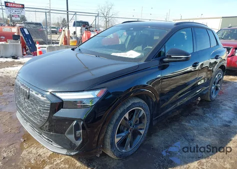 2024 Audi Q4 E-Tron Premium Plus 55 Quattro z USA, uszkodzony, nr VIN WA1LUBFZ8RP062702